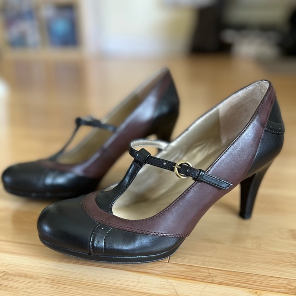 Naturalizer Two Tone Pumps - Picture 8 of 8